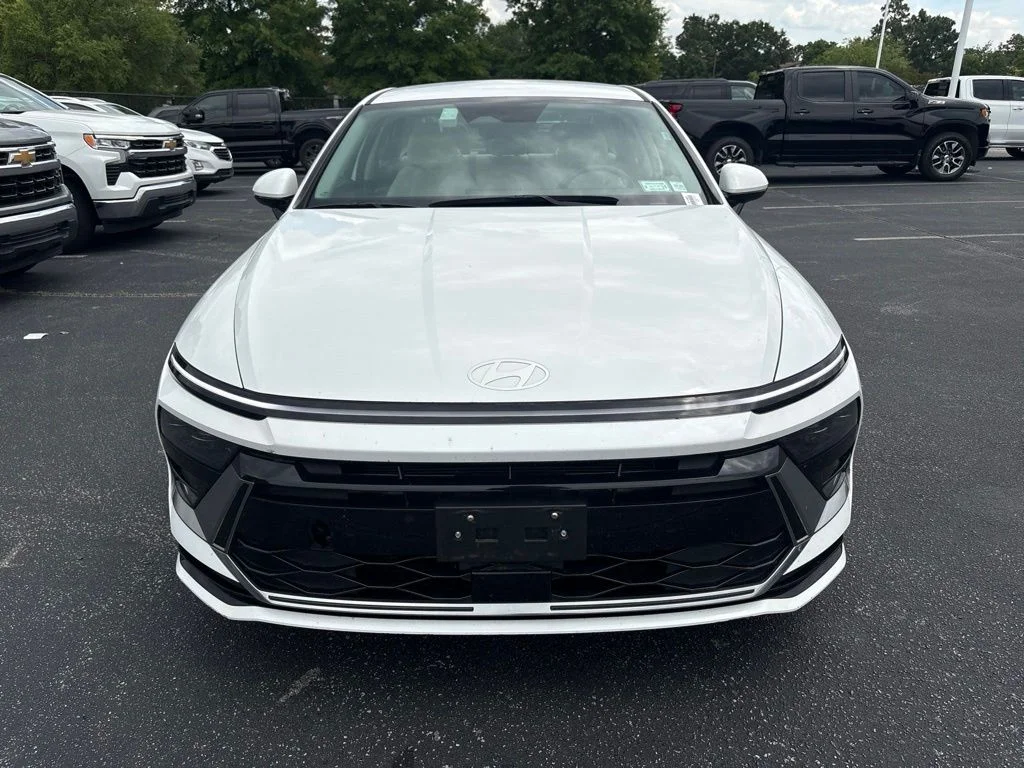Used 2025 White Hyundai SEL image 8