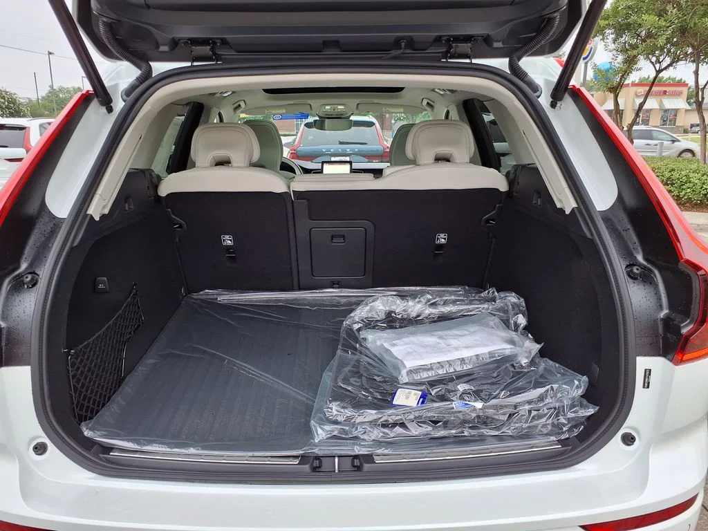 New 2026 Crystal White Volvo Ultra image 10