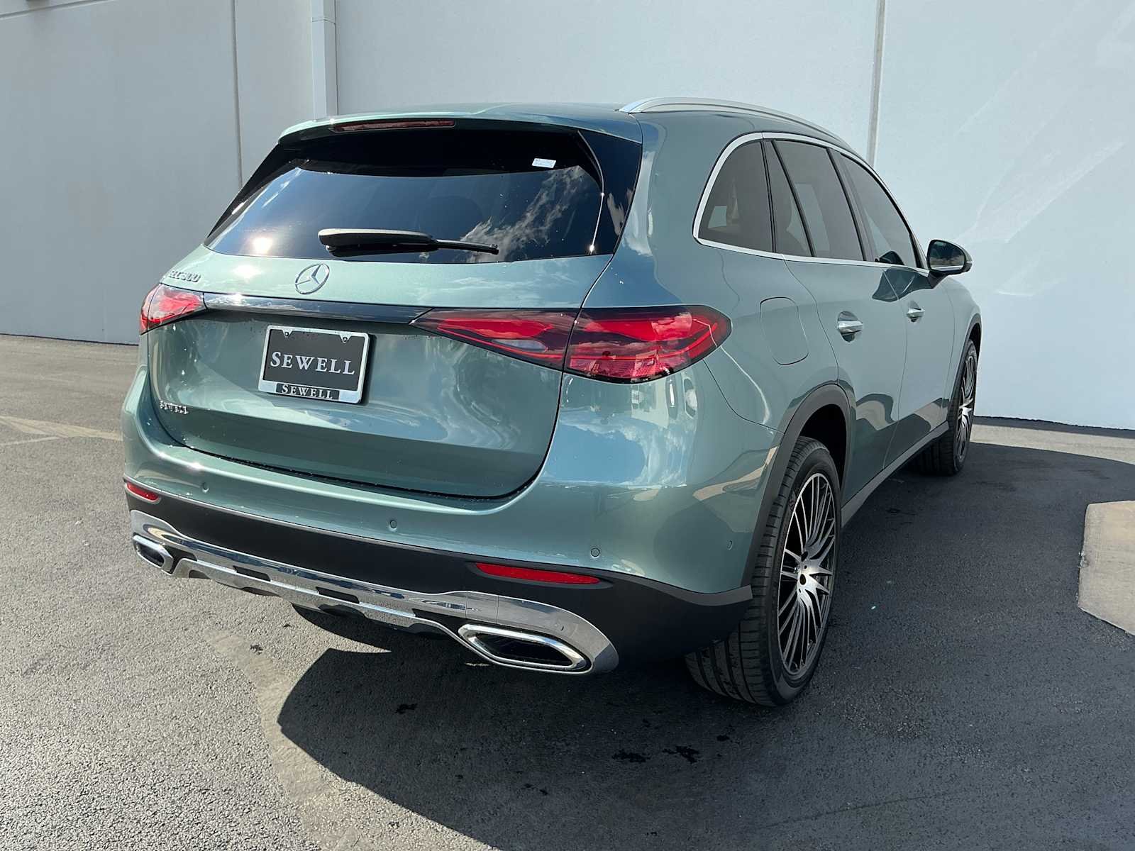 Certified Used 2026 Verde Silver Metallic Mercedes-Benz GLC 300 image 4