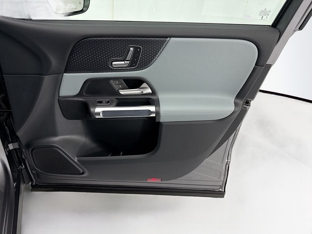 New 2026 Mountain Grey Metallic Mercedes-Benz GLB 250 image 23