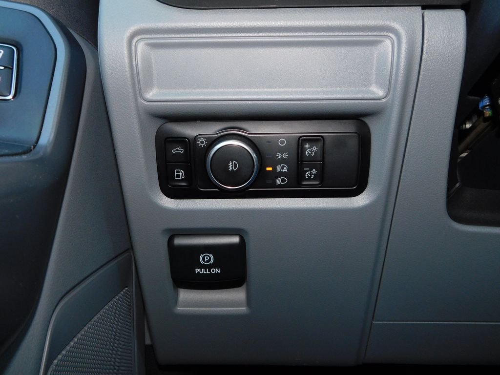 Used 2024 Silver Ford XLT image 30