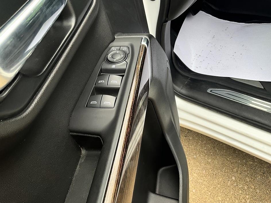Used 2020 White GMC Elevation image 14
