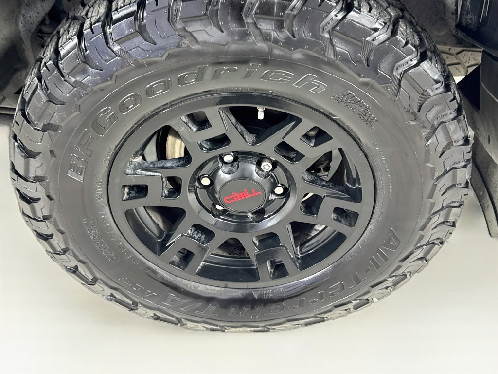 Used 2018 Nautical Blue Metallic Toyota TRD Off-Road Premium image 39