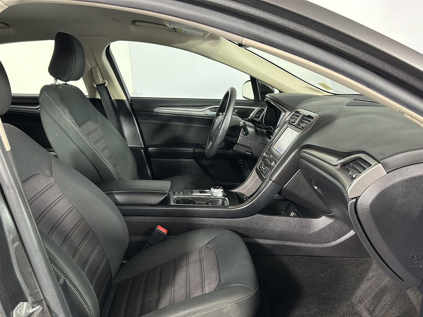 Used 2020 Magnetic Ford SE image 24