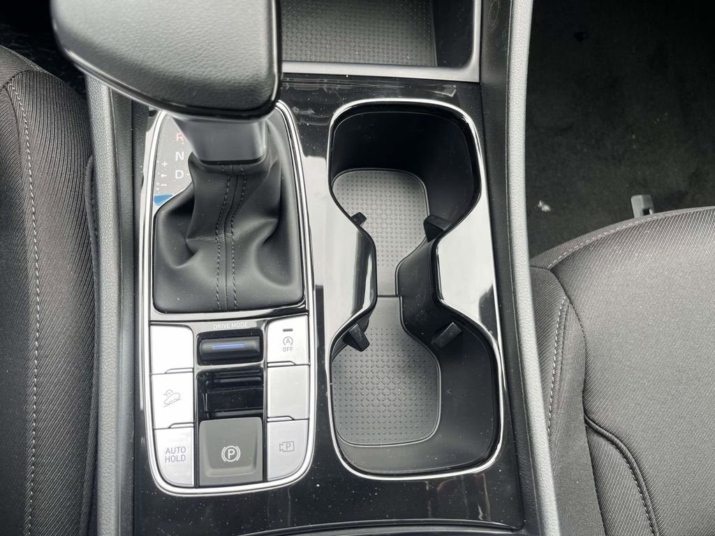 New 2026 White Hyundai SEL FWD image 18