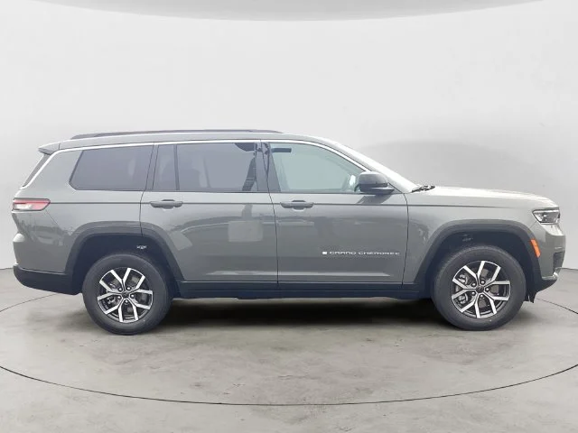 New 2027 Gray Jeep L LAREDO X 4X4 image 6