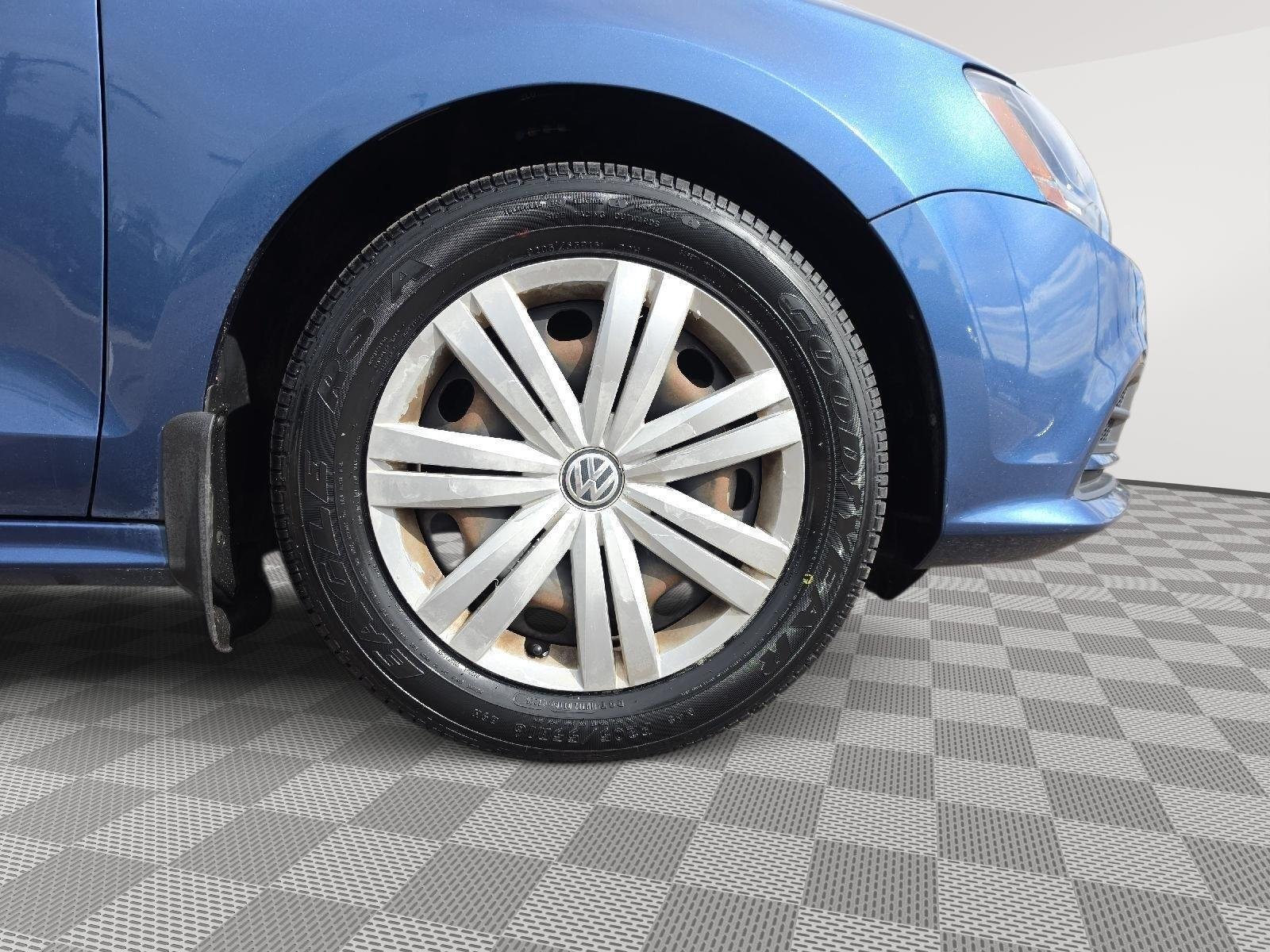 Used 2017 Silk Blue Metallic Volkswagen 1.4T S image 41