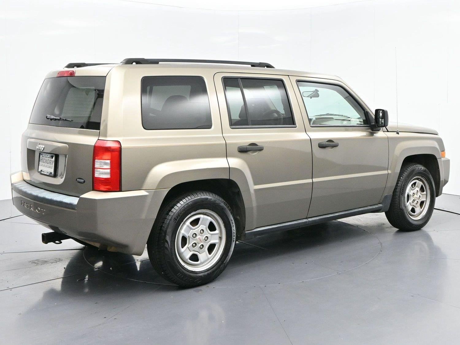 Used 2008 Light Khaki Metallic Jeep Sport image 7