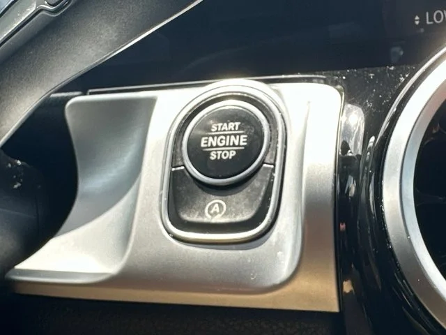 Used 2022 White Mercedes-Benz GLB 250 image 29