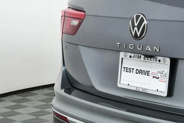 Certified Used 2024 Platinum Gray Metallic Volkswagen SE image 35