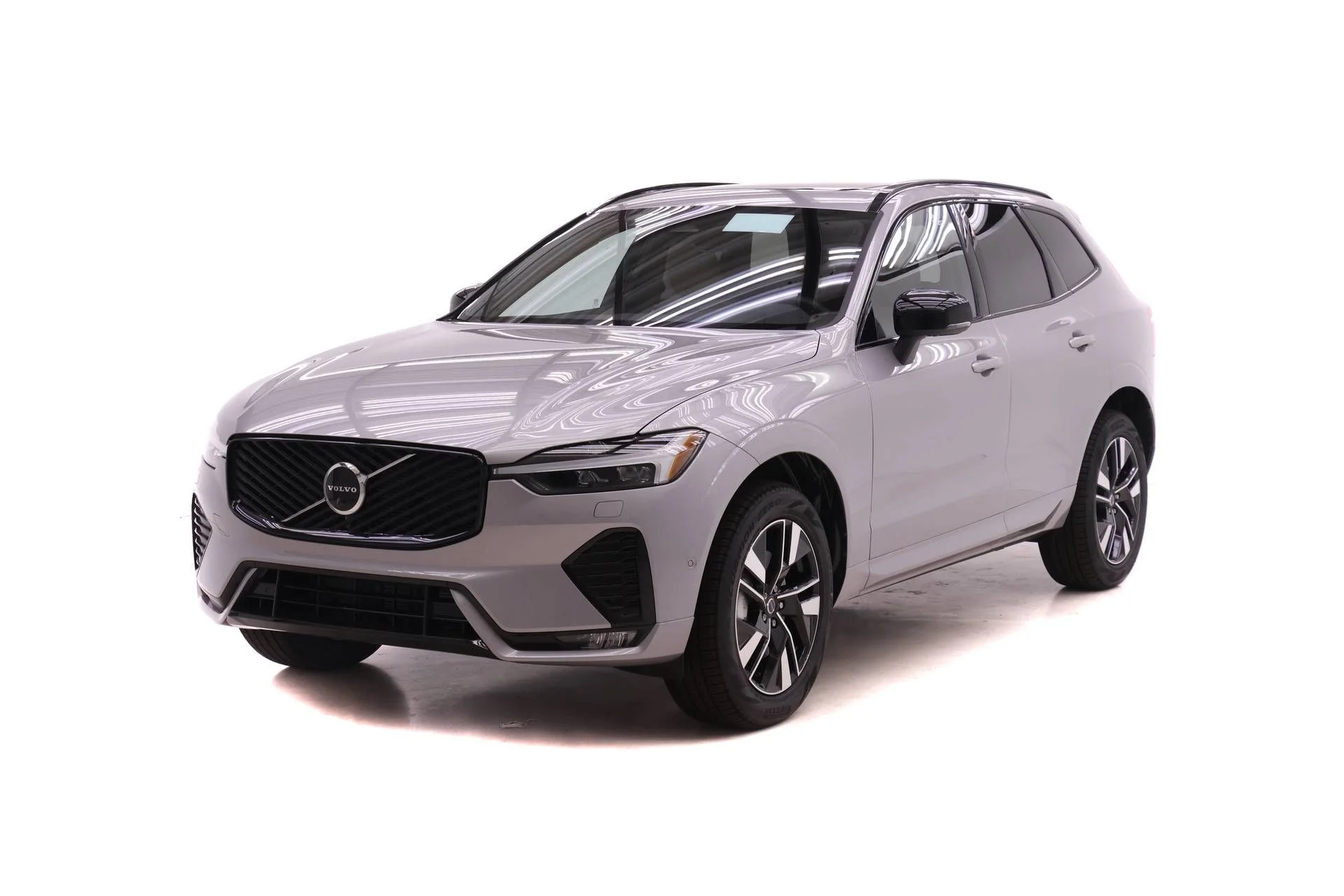 2026 Volvo XC60 B5 Plus Dark AWD's photo