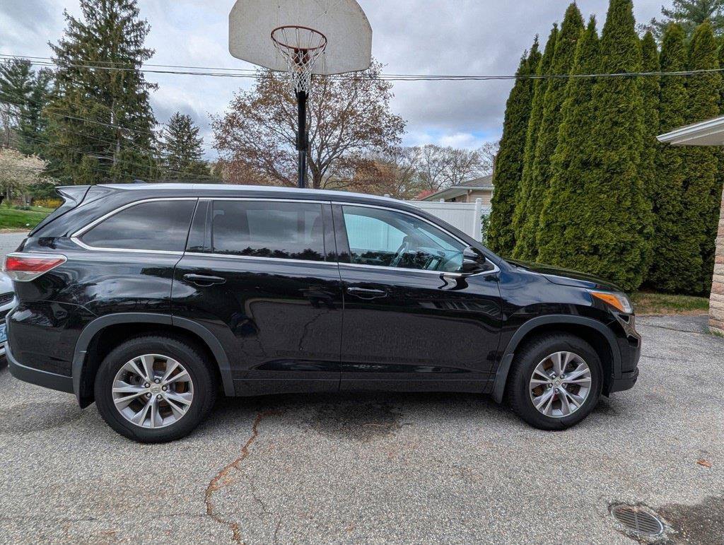 Used 2014 Black Toyota XLE V6 image 1