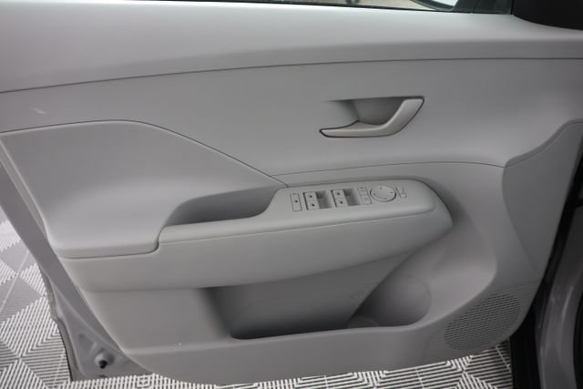 2024 Hyundai Kona SE - Photo 23