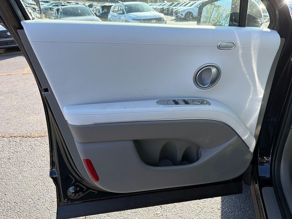 New 2026 Black Hyundai SEL Premium FWD image 10