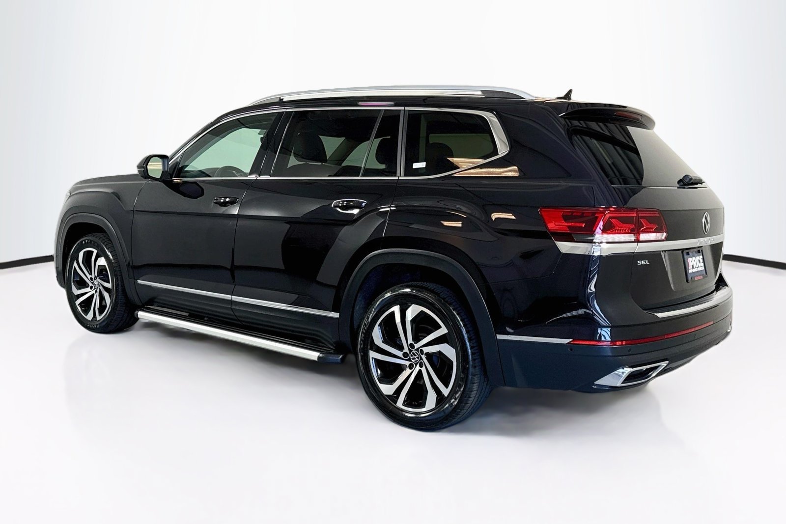 Used 2021 Deep Black Pearl Volkswagen 2.0T SEL Premium image 7