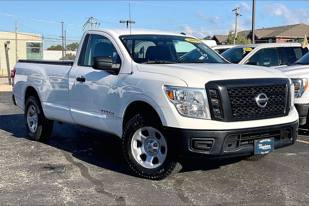 Used 2019 White Nissan S image 34