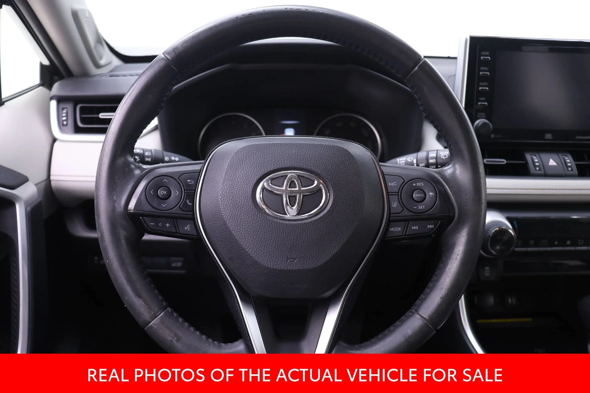 Certified Used 2019 Black Toyota XLE Premium image 13