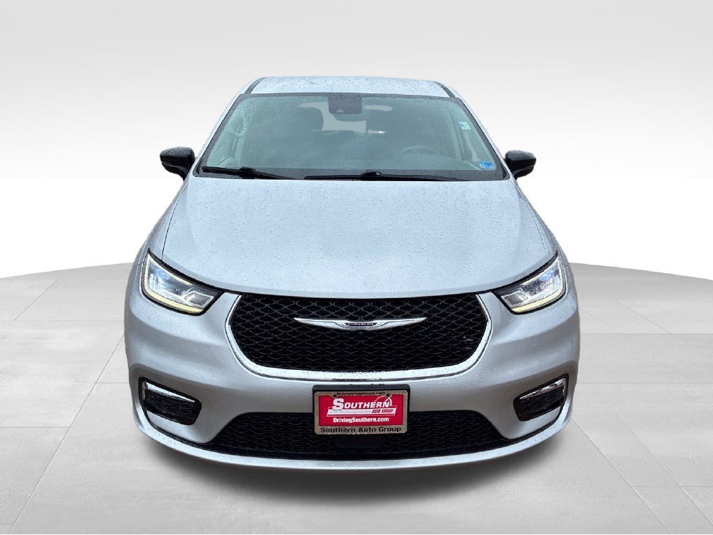 Used 2024 Silver Chrysler Touring L image 9