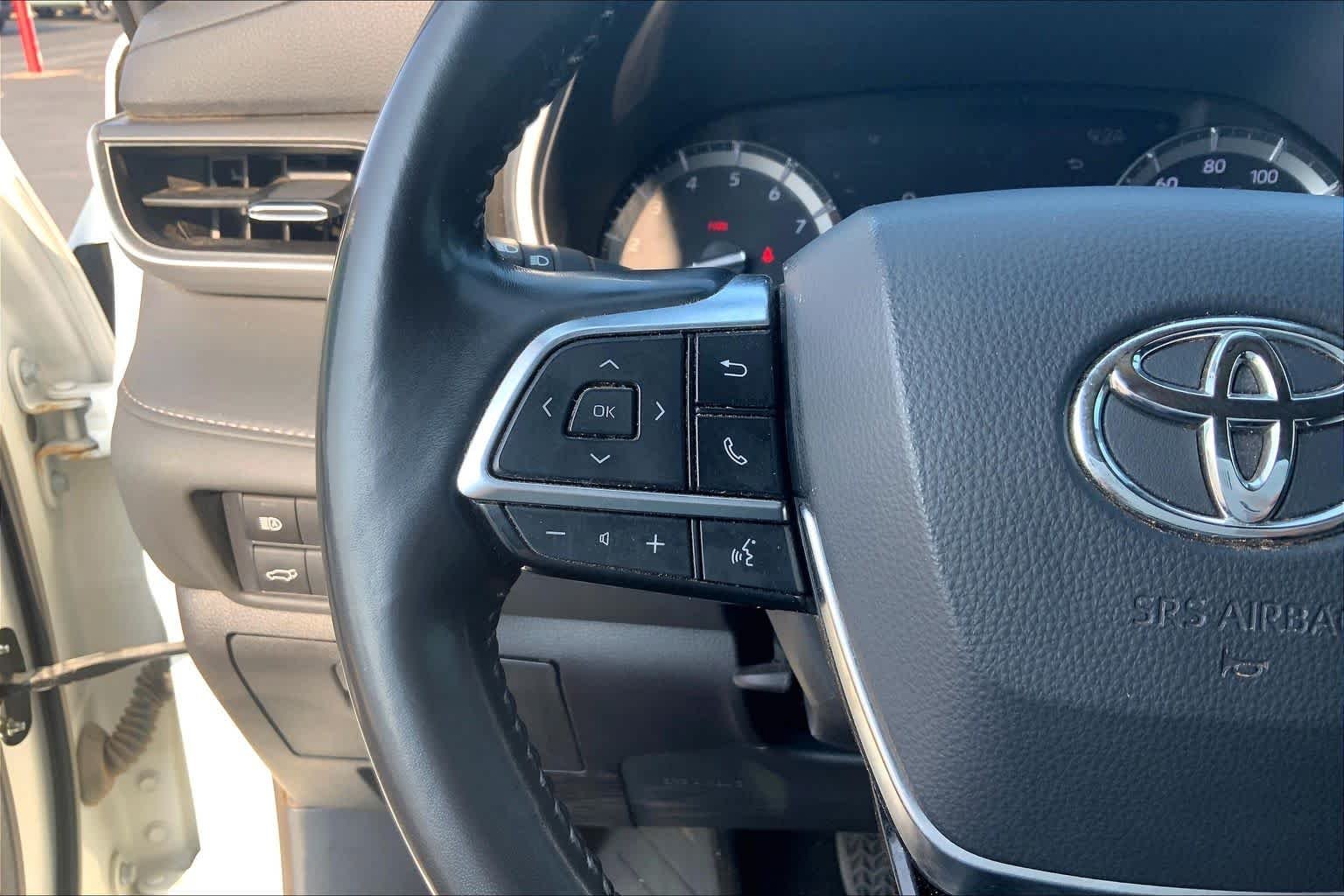 Used 2021 Blizzard Pearl Toyota XLE image 24