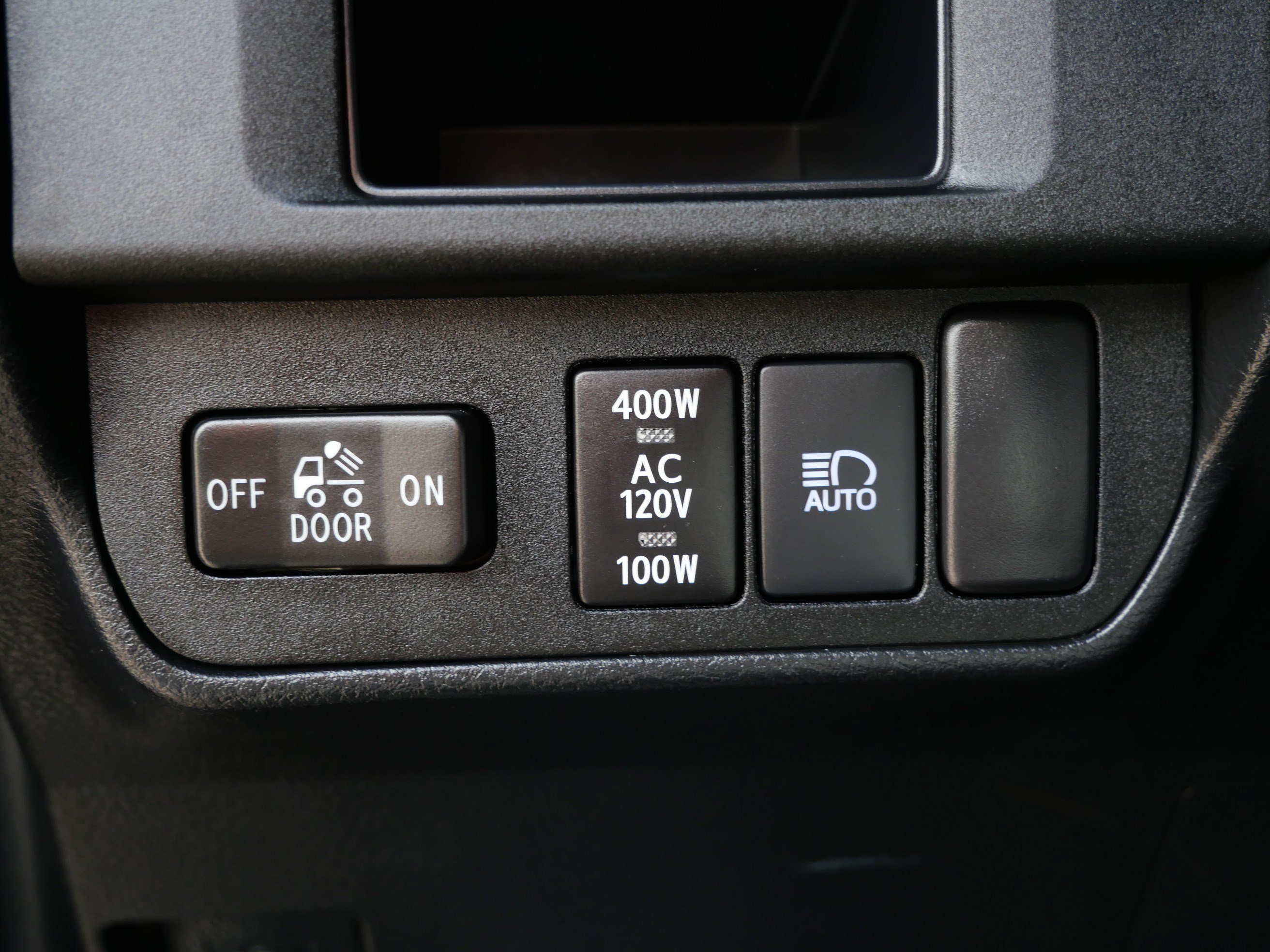 Used 2018 Magnetic Gray Metallic Toyota SR5 image 26
