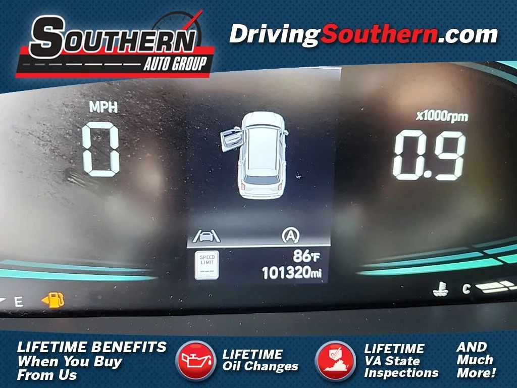 Used 2023 Black Hyundai SEL image 1