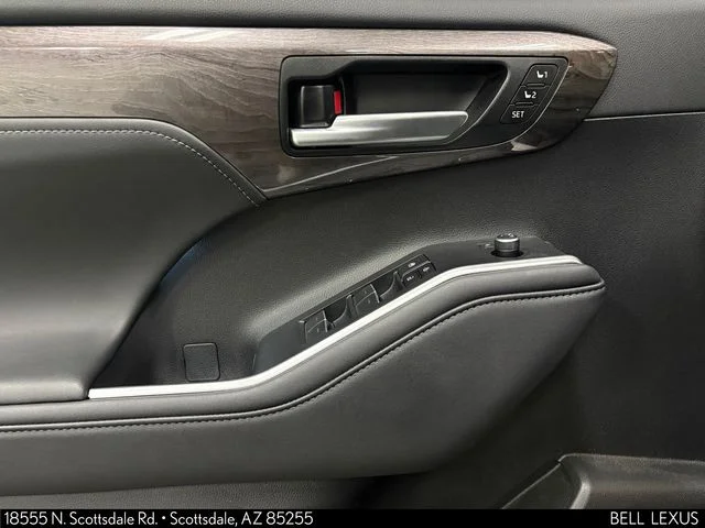 Used 2024  Toyota Platinum image 11