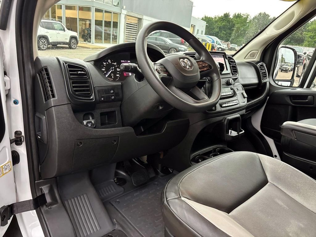 Used 2025 White Ram  image 9