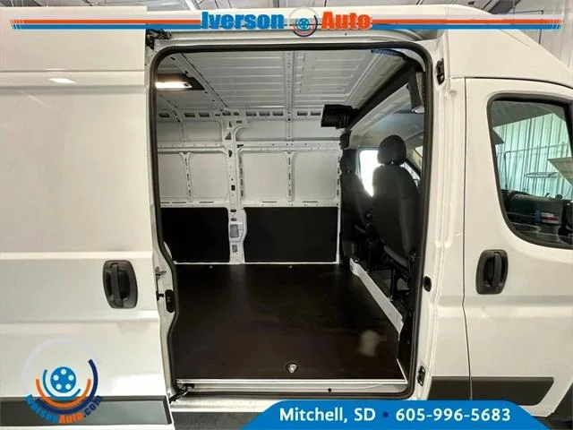 New 2026 Bright White Clear-Coat Exterior Paint RAM Tradesman image 10