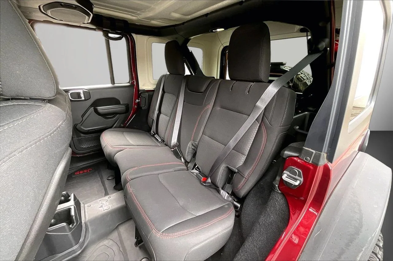 Used 2021  Jeep Rubicon image 21
