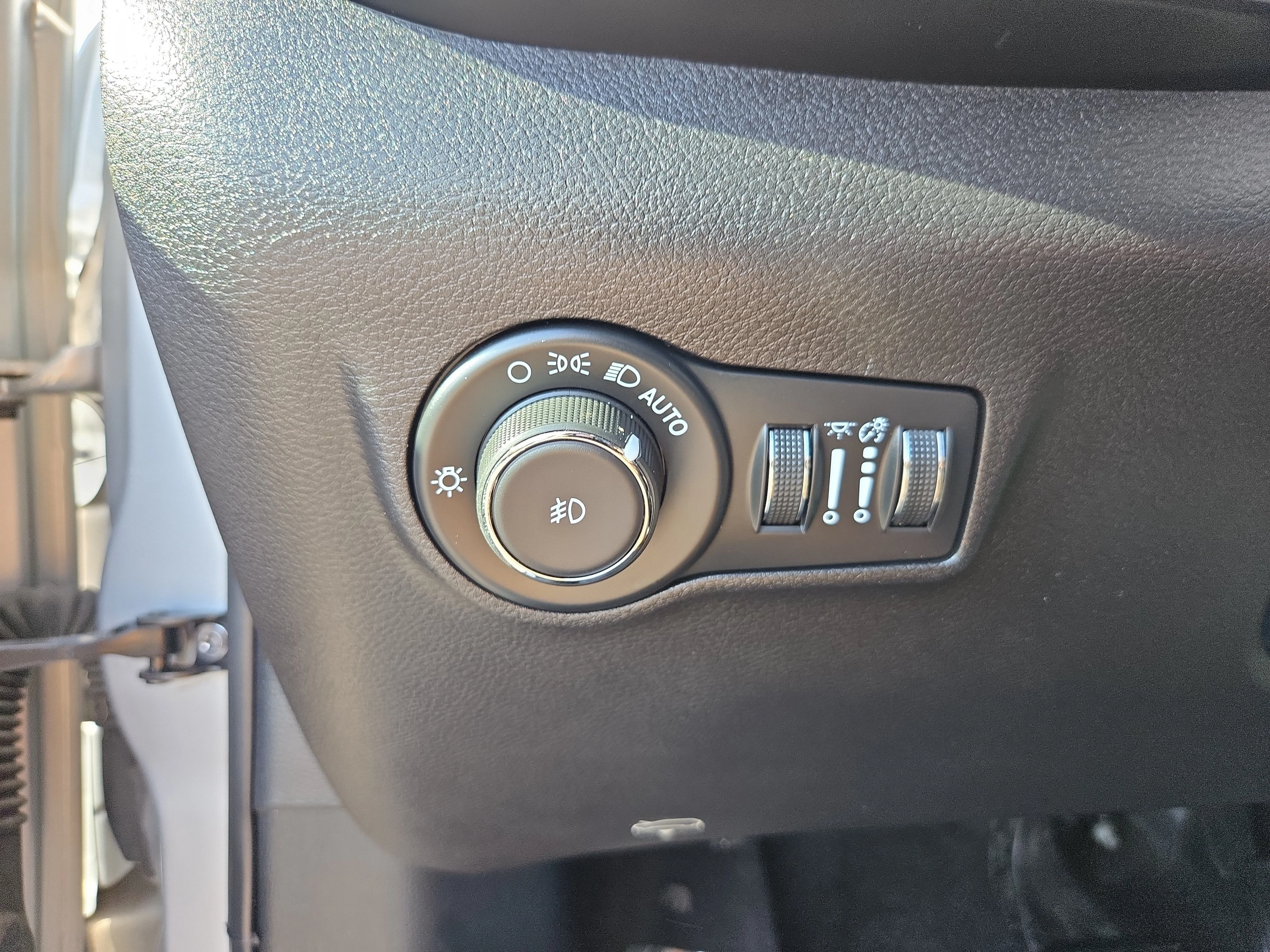 Certified Used 2024 Silver Jeep Latitude image 23