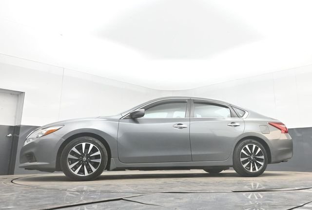 Used 2018 Gray Nissan 2.5 SV image 41