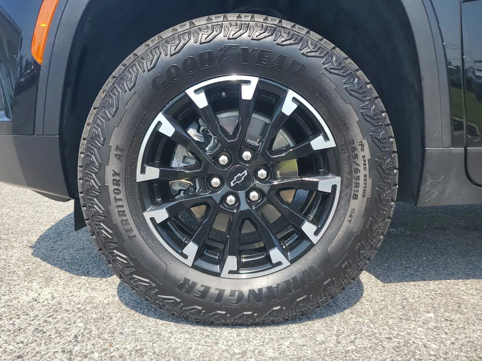 Used 2025 Mosaic Black Metallic Chevrolet Z71 image 10