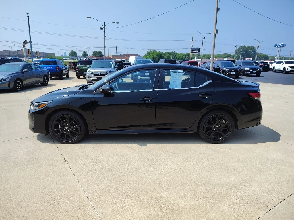 Used 2025 Super Black Nissan SR image 3