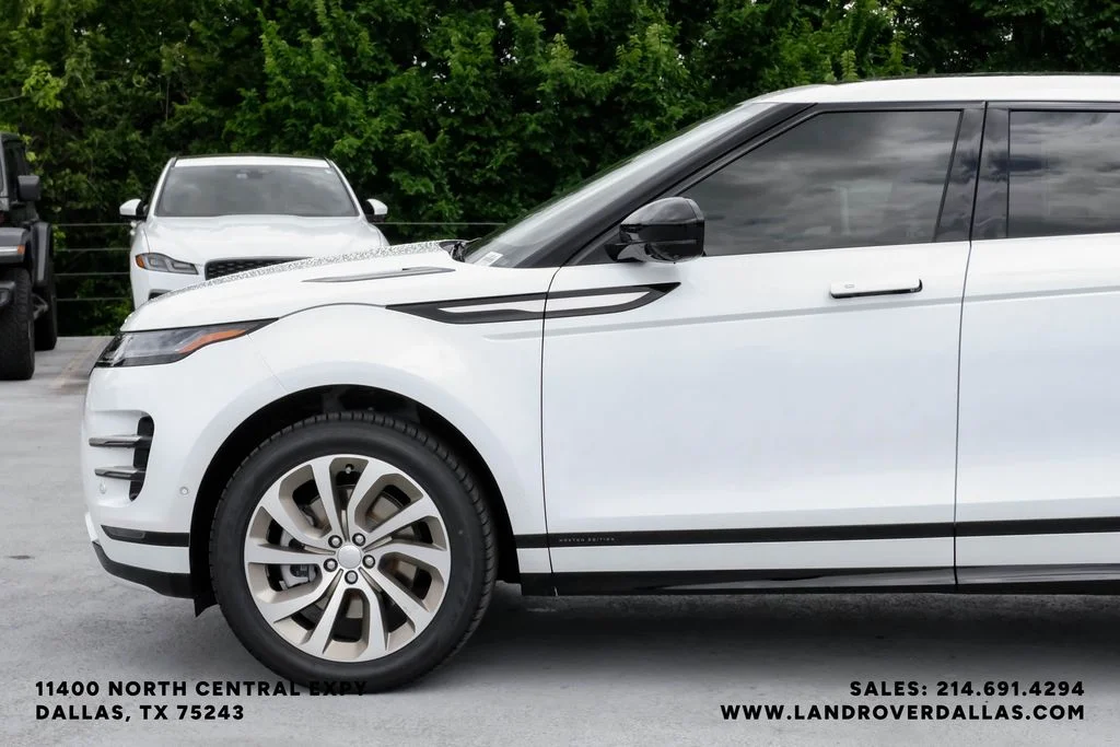 New 2026 Ostuni Pearl Wht Prem Met Land Rover Hoxton Edition image 9