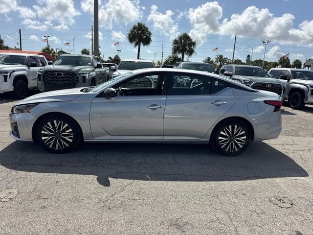 Used 2024 Silver Nissan 2.5 SV image 6