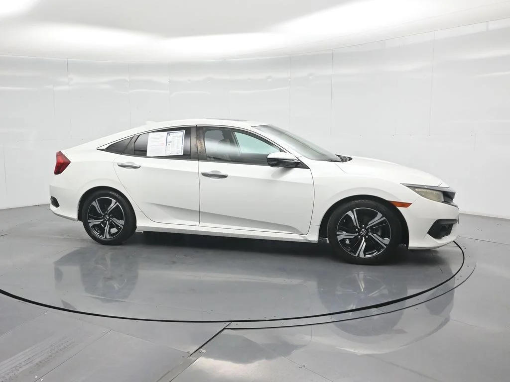 Used 2016 White Honda Touring image 22