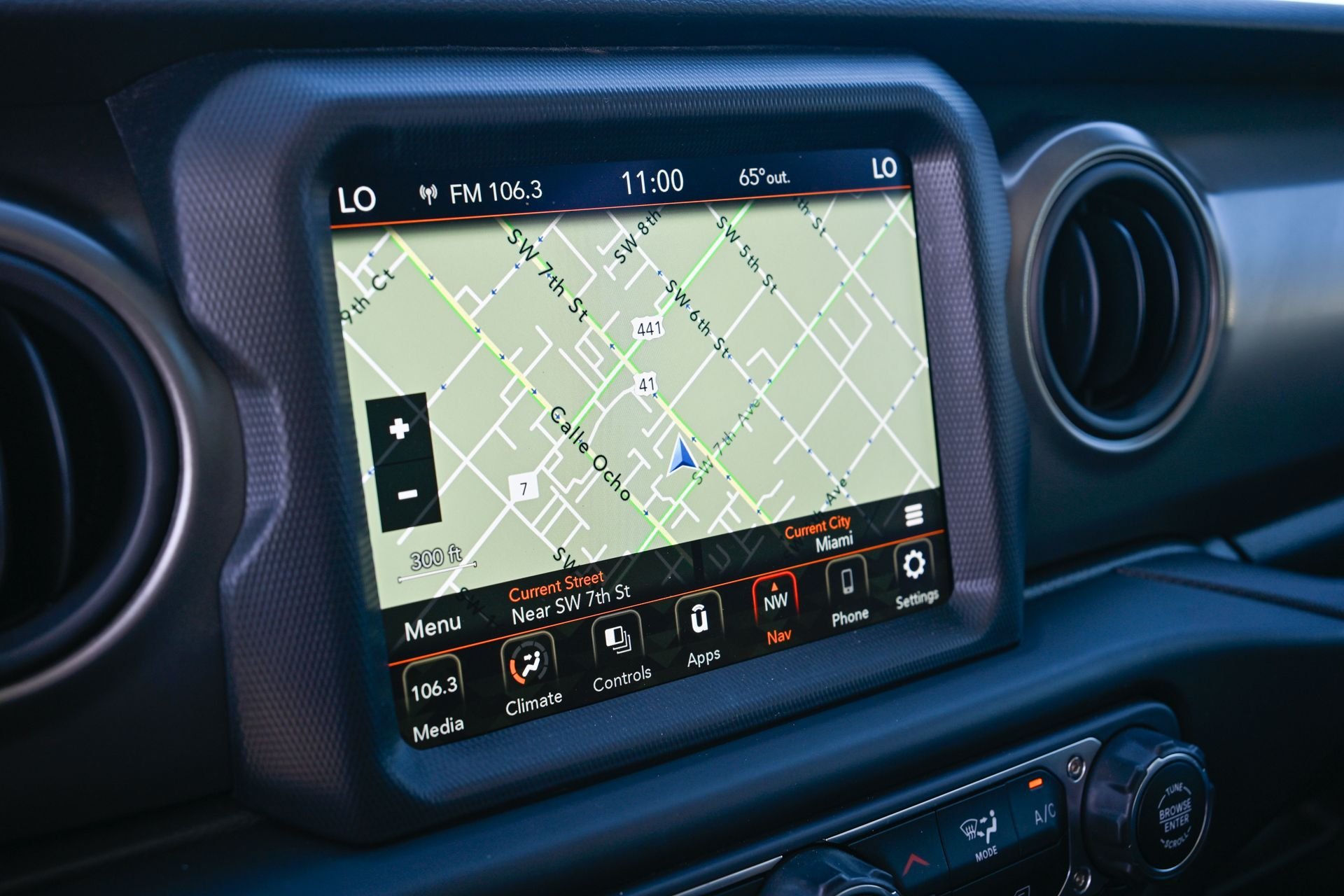Used 2023 White/off-white Jeep Sport S image 32