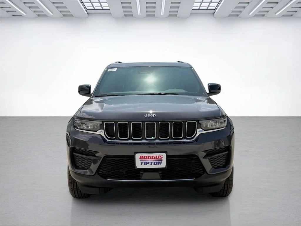 New 2026 Baltic Gray Metallic Clear-Coat Exterior Paint Jeep Altitude image 8