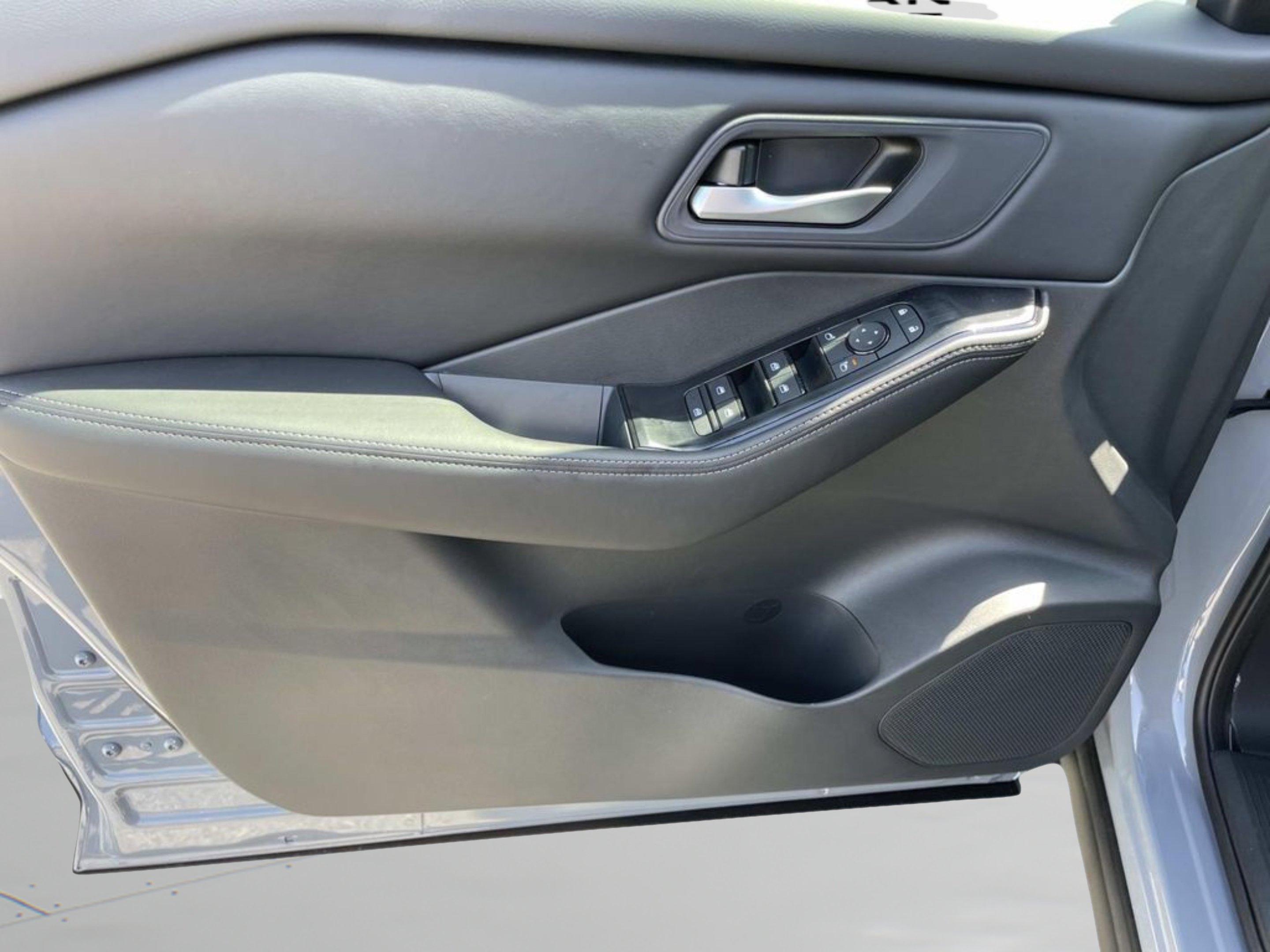 New 2026 Boulder Gray Pearl Nissan SV image 20