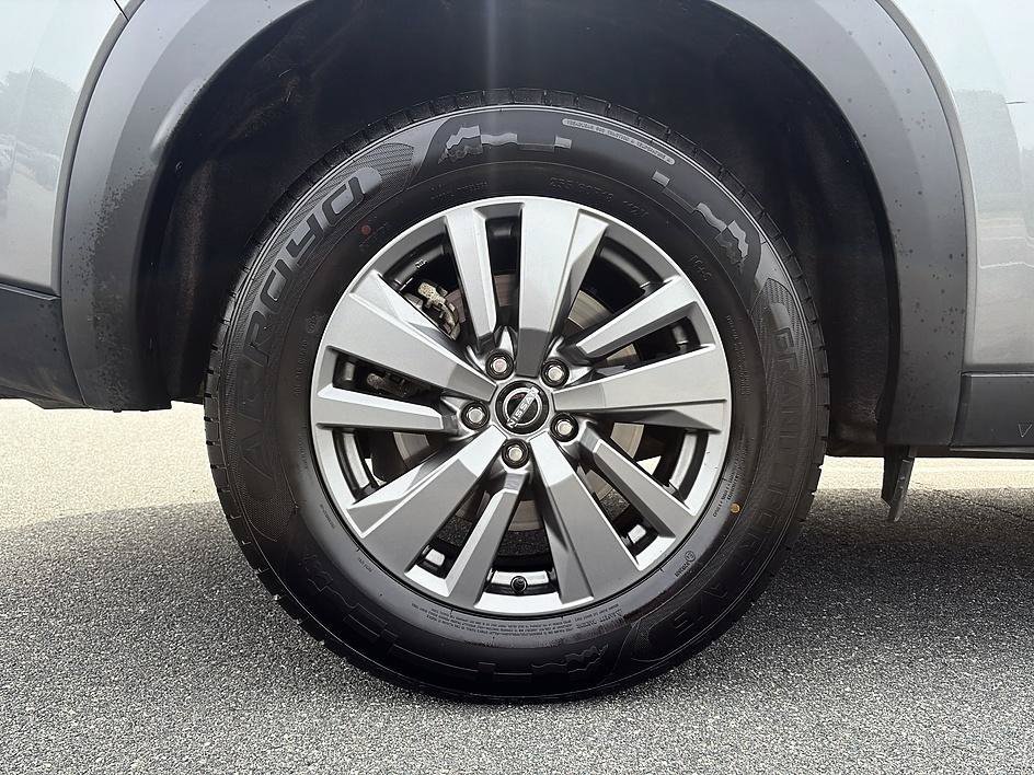 Used 2025 Super Black Nissan SV image 11
