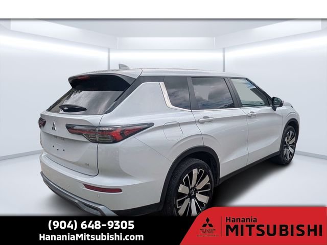Used 2025 White Mitsubishi SE image 3