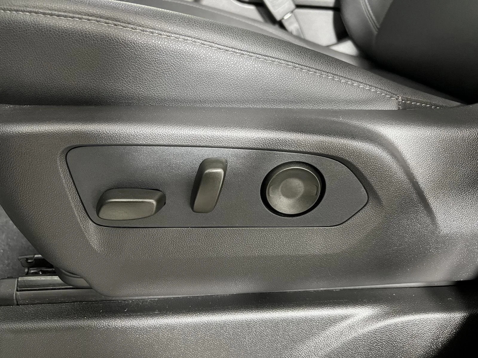 Used 2026 Black Chevrolet Z71 image 25
