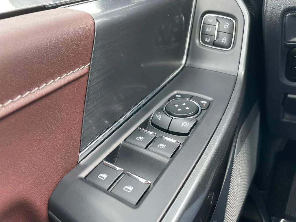 Used 2023 Black Ford Lariat image 28