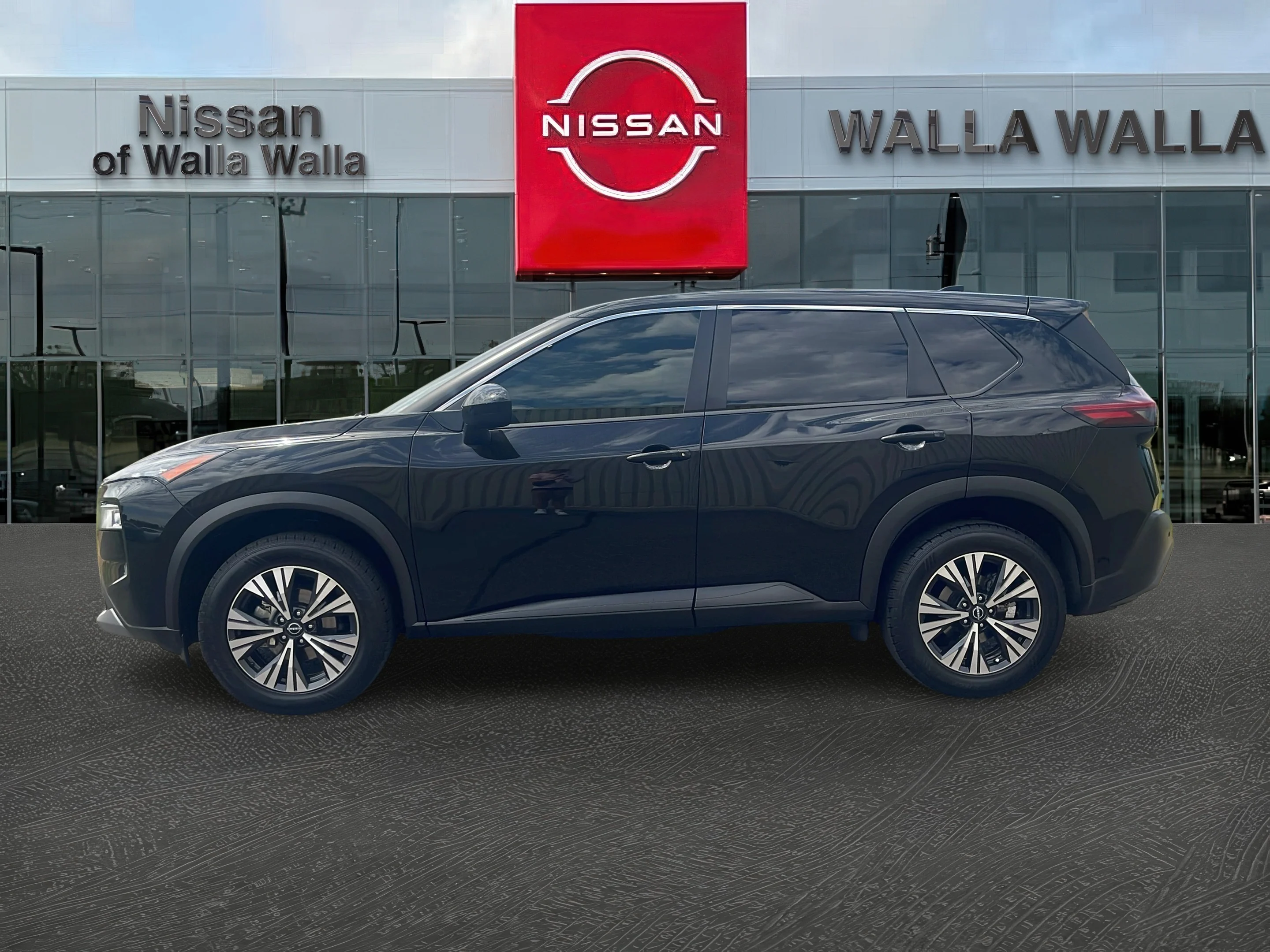Used 2023 Super Black Nissan SV image 4