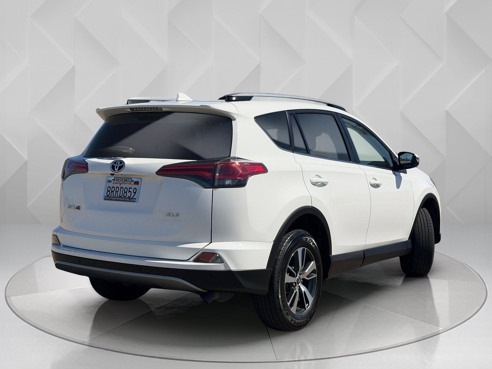 Used 2017 Super White Toyota XLE image 8