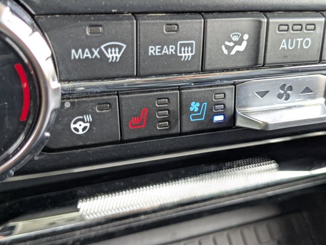 Used 2024 Silver Metallic Ford Lariat image 30