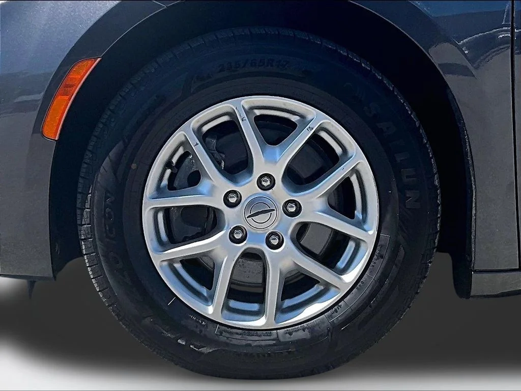 Used 2023 Gray Chrysler Touring L image 10
