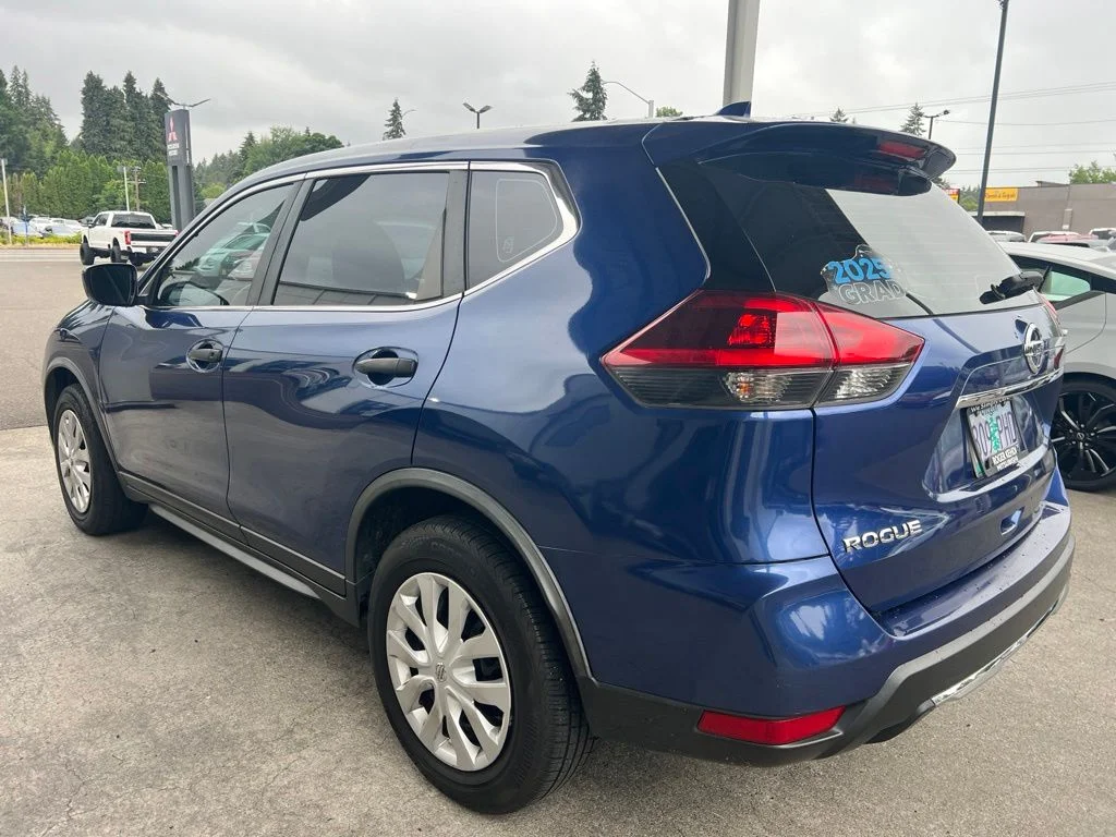 Used 2020 Blue Nissan S image 5