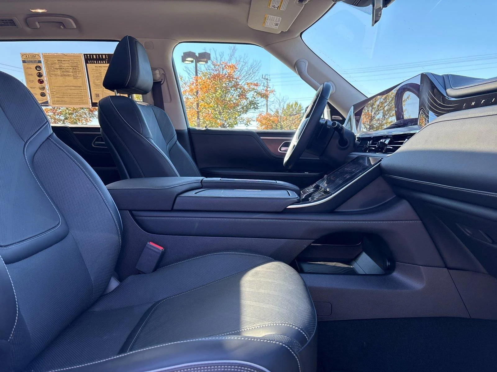 Certified Used 2025 Radiant White INFINITI LUXE image 41