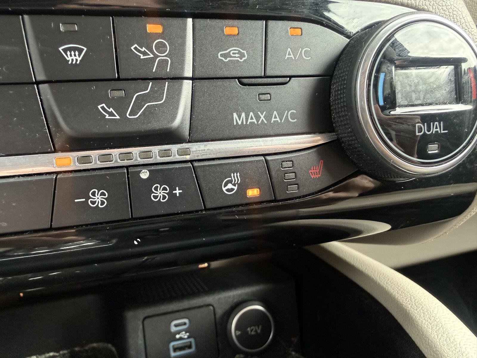 Used 2021 Desert Gold Ford SEL image 4